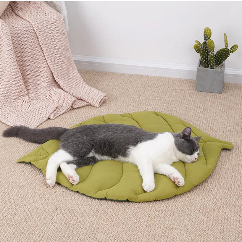 Cozy Leaf Cat Bed Mat