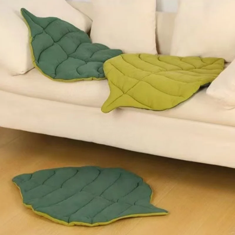 Cozy Leaf Cat Bed Mat