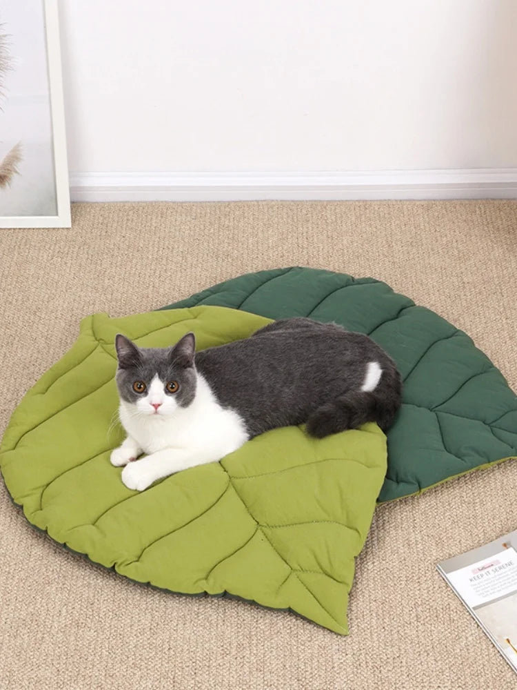 Cozy Leaf Cat Bed Mat