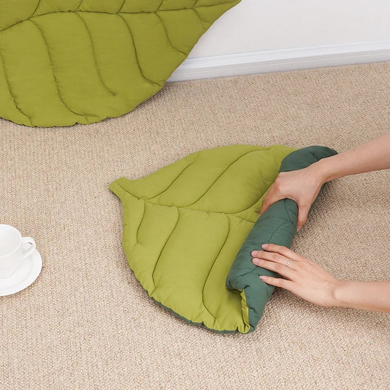 Cozy Leaf Cat Bed Mat